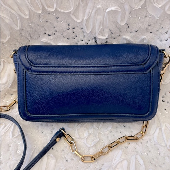 TORY BURCH Amanda Small Pebbled Leather Crossbody in Royal Navy and Gold - Picture 3 of 4